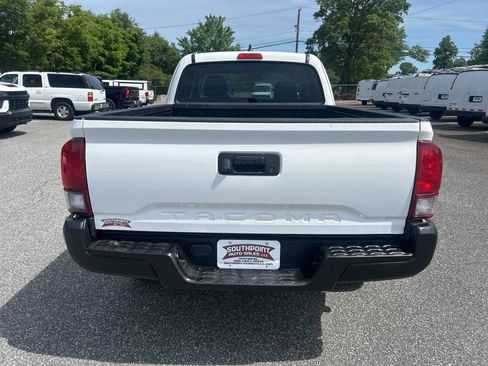 Used 2020 Toyota Tacoma SR image 4