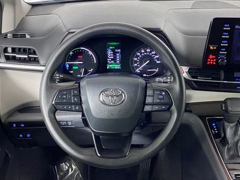Used 2023 Toyota Sienna LE image 21