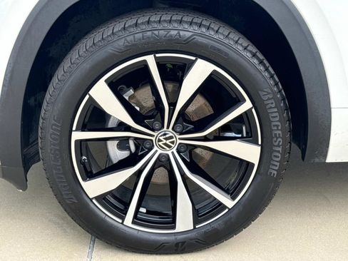 Used 2024 Volkswagen Atlas Cross Sport SEL Premium R-Line AWD/4WD image 5