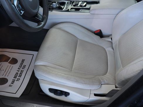 Used 2016 Jaguar XF Prestige image 13