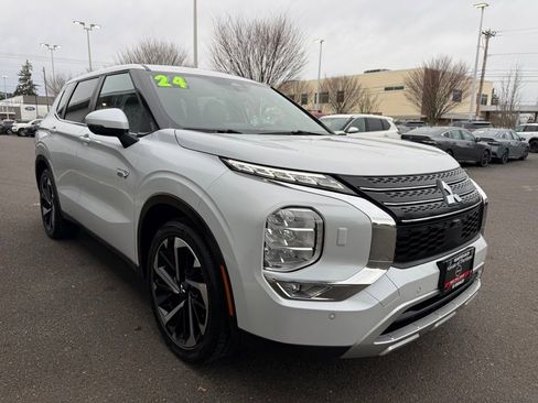 Used 2024 Mitsubishi Outlander SE image 6