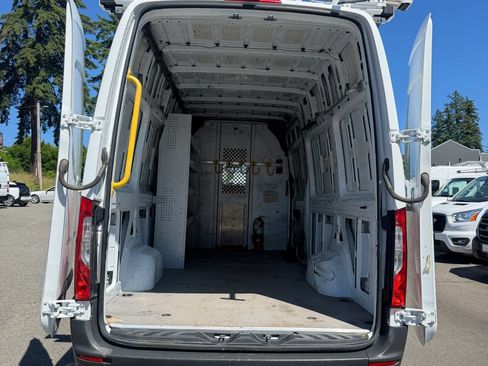 Used 2021 Mercedes-Benz Sprinter 2500 w/ Driver Convenience Package image 23