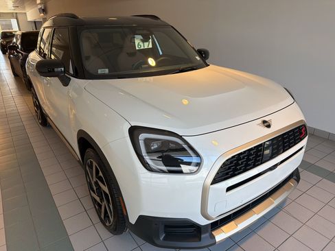 Used 2025 MINI Cooper Countryman S w/ Comfort Package Max image 2