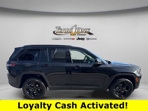 New 2025 Jeep Grand Cherokee Laredo image 9