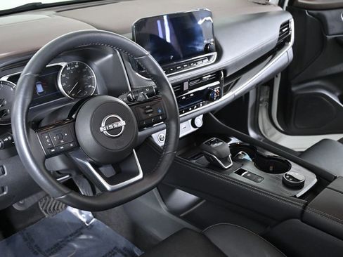 Used 2023 Nissan Rogue SL w/ SL Premium Package image 12