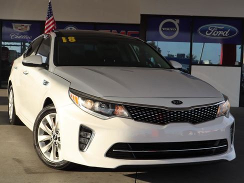 Used 2018 Kia Optima S w/ Panoramic Sunroof Package image 2