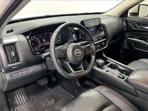 Used 2023 Nissan Pathfinder SL AWD/4WD image 15