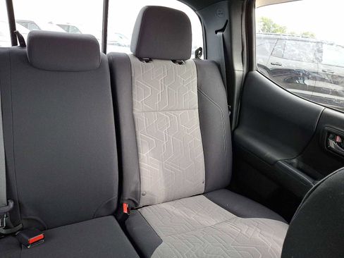 Used 2021 Toyota Tacoma TRD Off-Road image 15