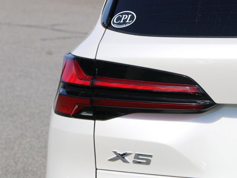 Used 2024 BMW X5 sDrive40i w/ Premium Package image 6