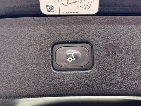 Used 2017 Ford Edge Titanium w/ Equipment Group 301A FWD image 19