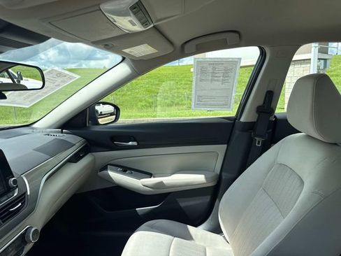 Used 2025 Nissan Altima 2.5 SV FWD image 20