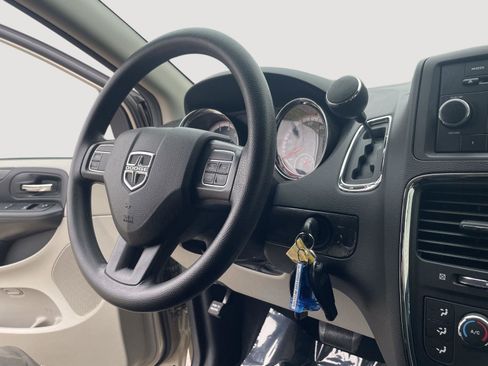 Used 2015 Dodge Grand Caravan American Value Package FWD image 25