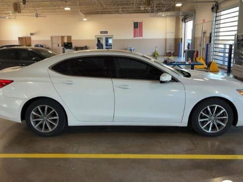 Used 2019 Acura TLX image 3