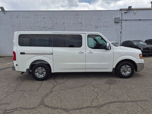 Used 2018 Nissan NV 3500 SL RWD image 2