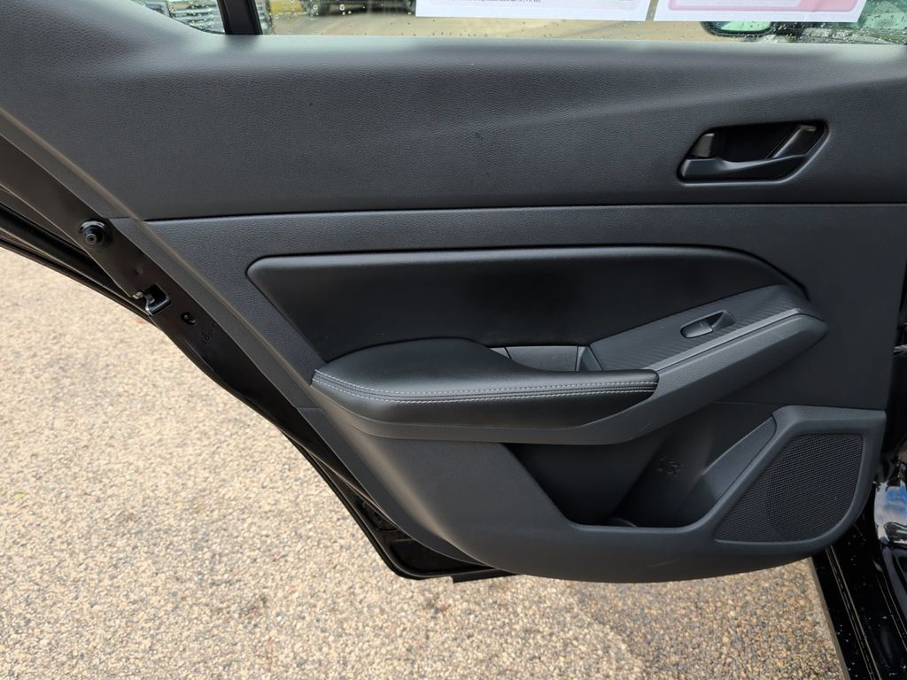 Used 2025 Nissan Altima 2.5 SV FWD image 30