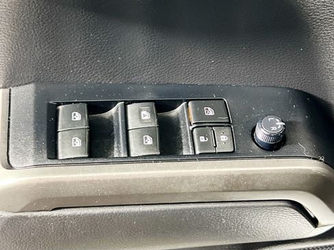 Used 2022 Toyota Tacoma SR5 RWD image 16