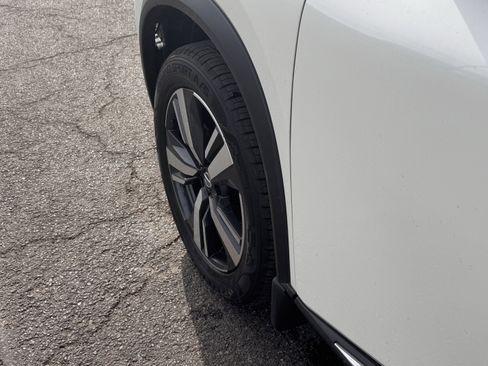 Used 2021 Nissan Rogue Platinum image 5