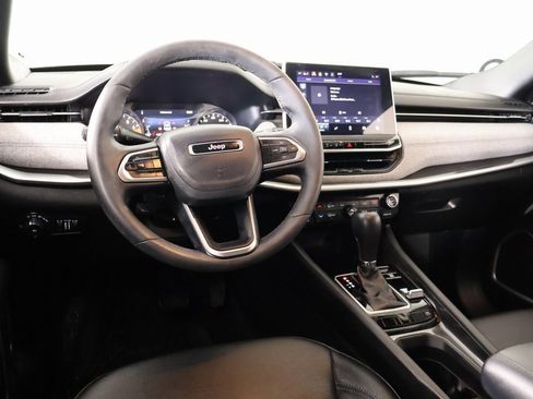 Used 2024 Jeep Compass Latitude w/ Convenience Group image 2