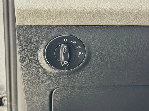 Used 2023 Volkswagen Taos SE FWD image 10