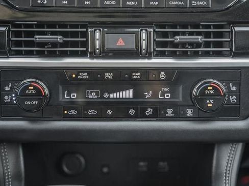 Used 2024 Nissan Pathfinder Platinum w/ Black Appearance Package image 27