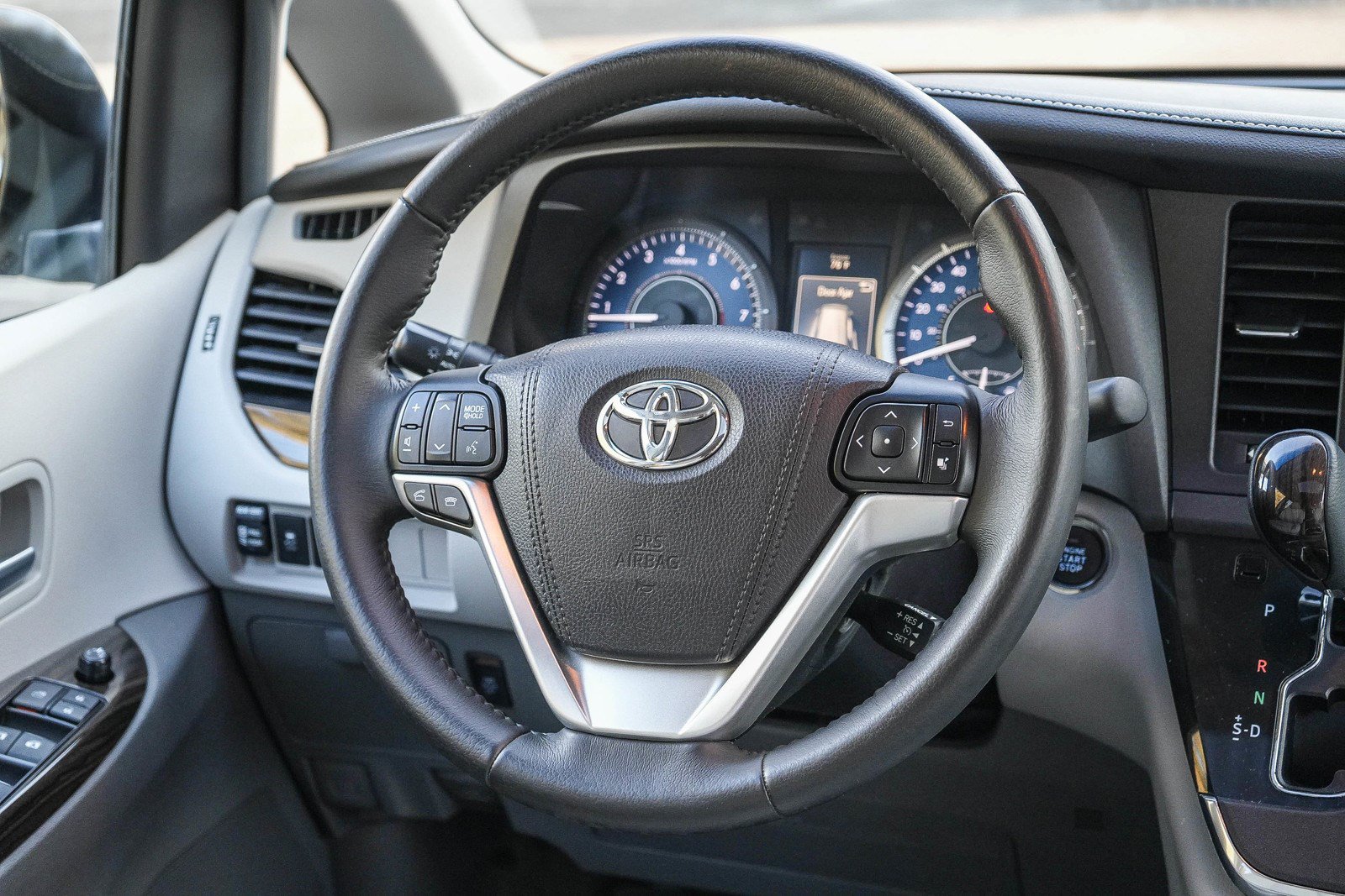 Used 2017 Toyota Sienna XLE w/ XLE Navigation Package AWD/4WD image 13