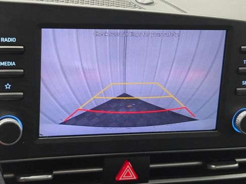 Used 2021 Hyundai Elantra SE FWD image 7