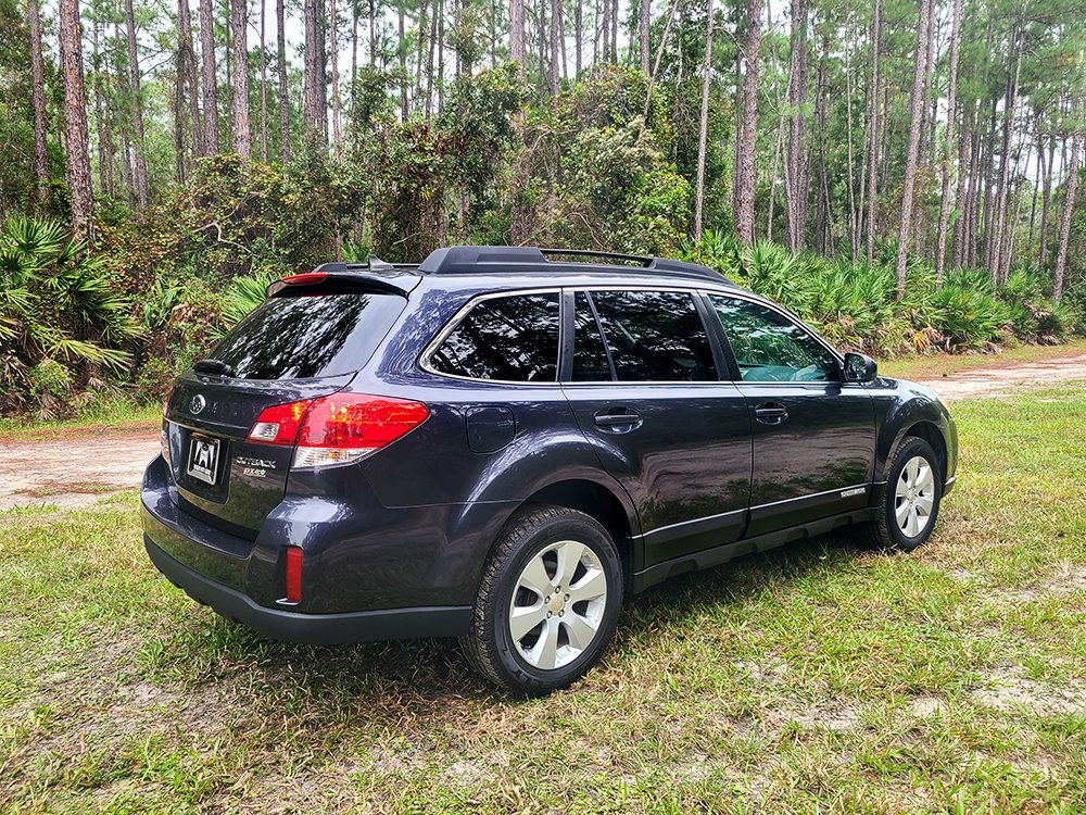 Used 2011 Subaru Outback 2.5i Limited w/ PWR Moonroof Pkg AWD/4WD image 4