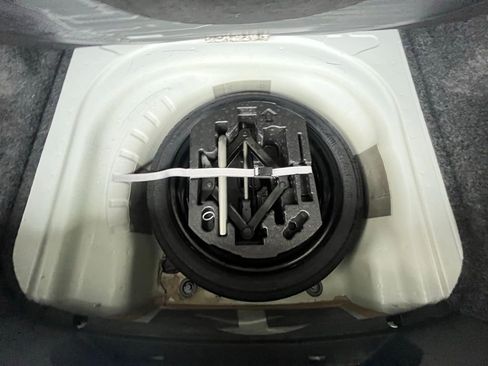 Certified 2025 Volkswagen Jetta SE image 28