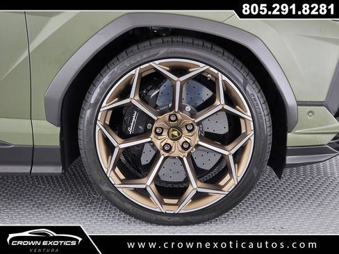 Used 2024 Lamborghini Urus Performante AWD/4WD image 11