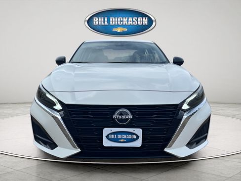 Used 2025 Nissan Altima 2.5 SV FWD image 2