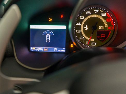 Used 2015 Ferrari FF image 22