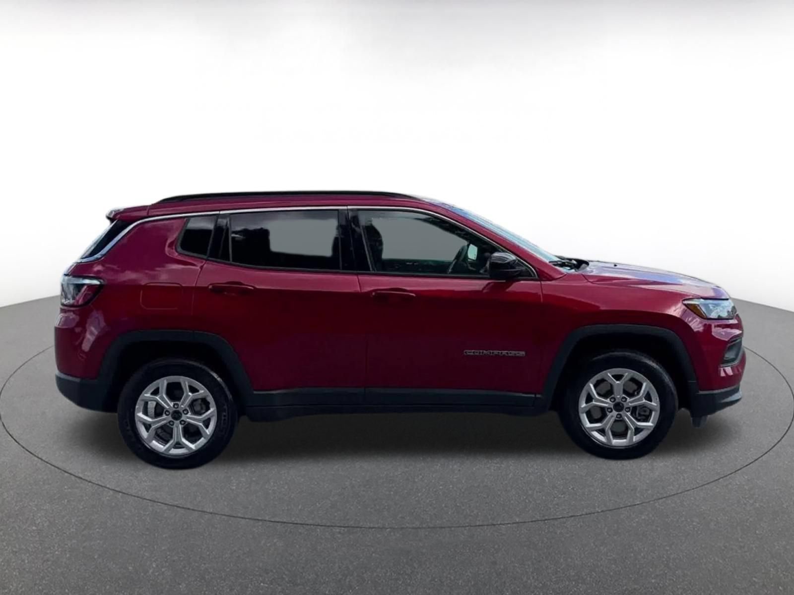 Used 2025 Jeep Compass Latitude AWD/4WD image 15