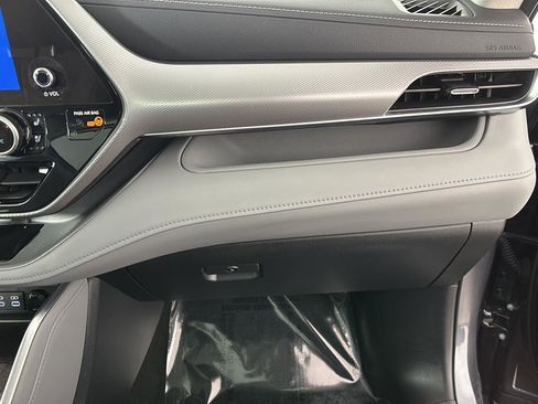 Used 2024 Toyota Highlander Platinum image 36