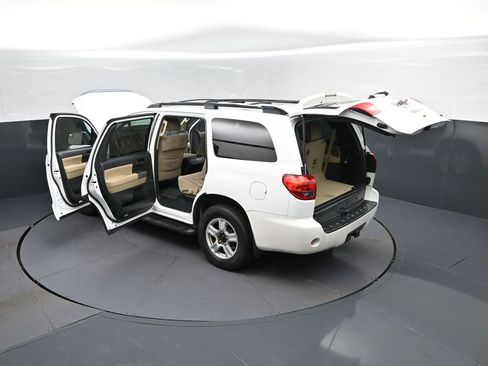 Used 2013 Toyota Sequoia SR5 RWD image 2
