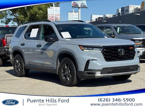 Used 2025 Honda Pilot TrailSport image 1