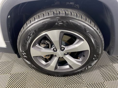 Used 2020 Jeep Cherokee Limited AWD/4WD image 12