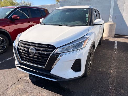 Used 2023 Nissan Kicks SV FWD image 2