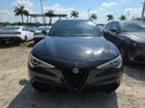 Used 2022 Alfa Romeo Stelvio Veloce image 2