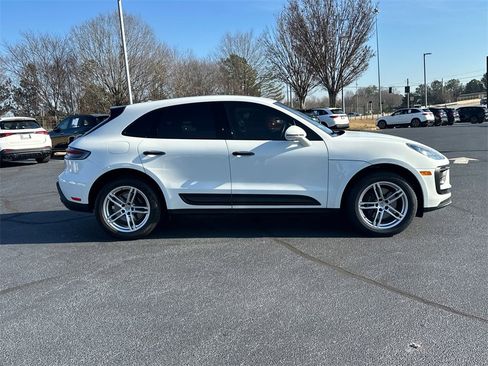 Used 2022 Porsche Macan image 8