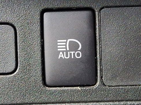 Used 2020 Toyota Tacoma SR image 24