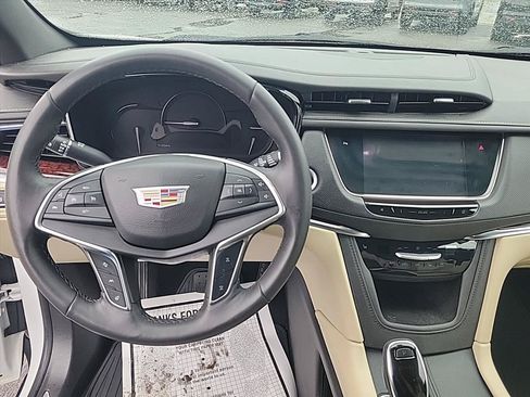 Used 2017 Cadillac XT5 Luxury w/ Driver Awareness Package AWD/4WD image 10