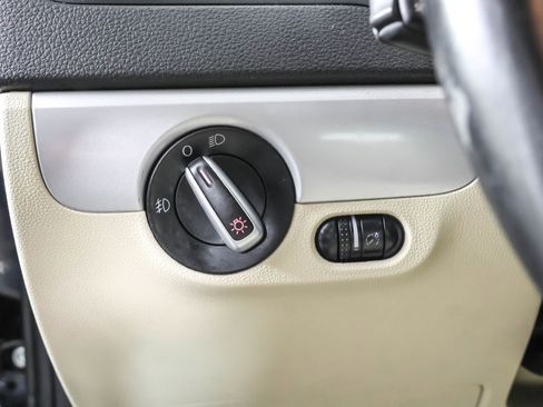 Used 2012 Volkswagen Jetta SEL image 25