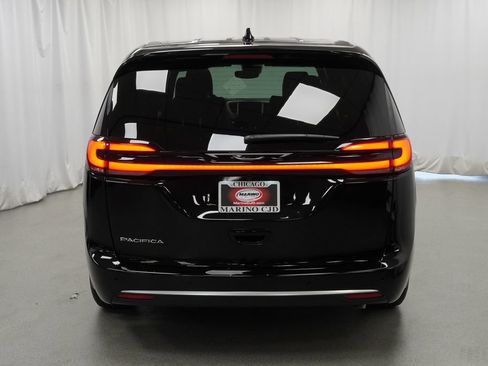 New 2027 Chrysler Pacifica Select FWD image 10