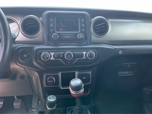 Used 2018 Jeep Wrangler Unlimited Sport AWD/4WD image 15