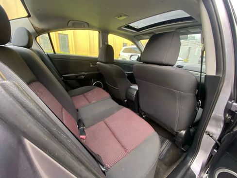 Used 2005 MAZDA MAZDA3 s w/ Moonroof & 6-CD Pkg FWD image 22