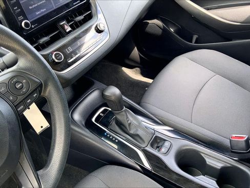 Used 2022 Toyota Corolla LE FWD image 16