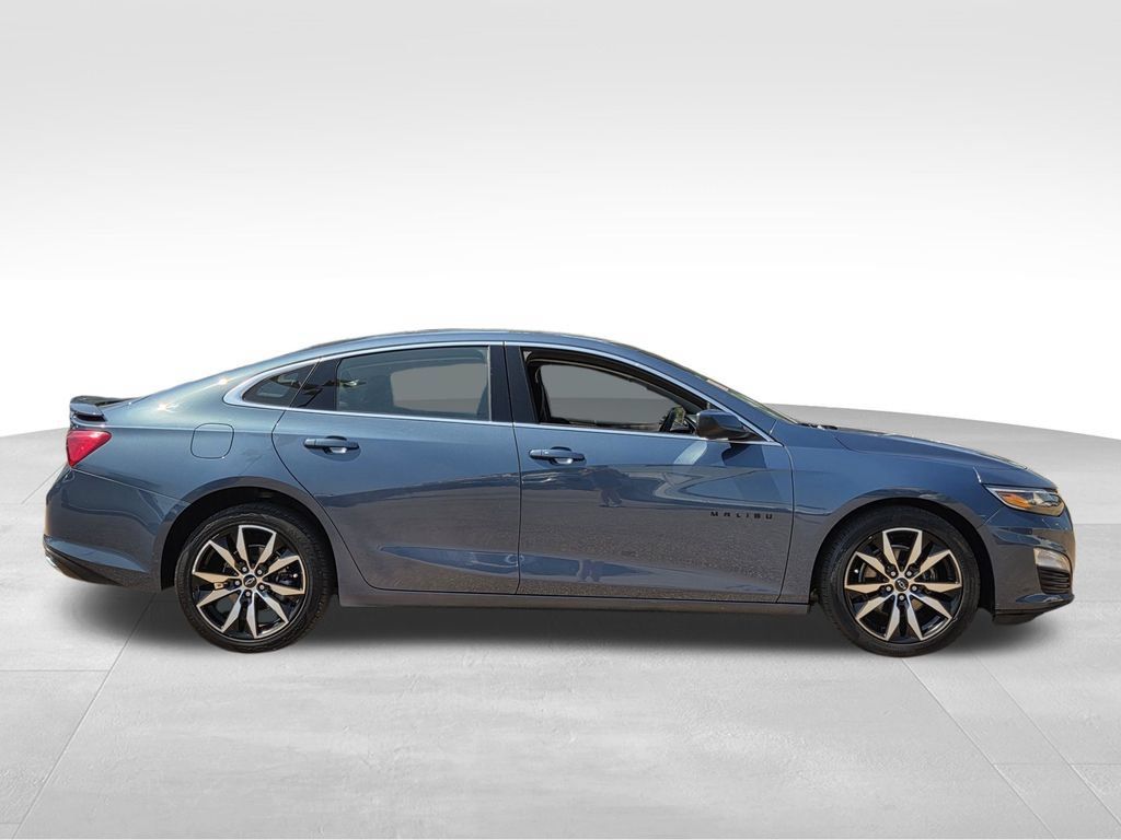 Used 2025 Chevrolet Malibu RS FWD image 5