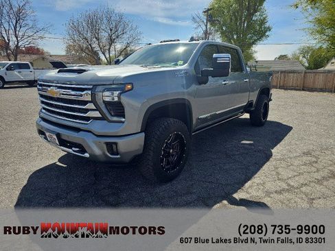 Used 2024 Chevrolet Silverado 3500 High Country w/ High Country Premium Package image 3