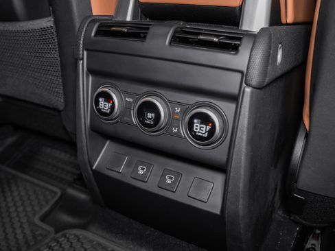 Used 2024 Land Rover Defender 130 V8 AWD/4WD image 29