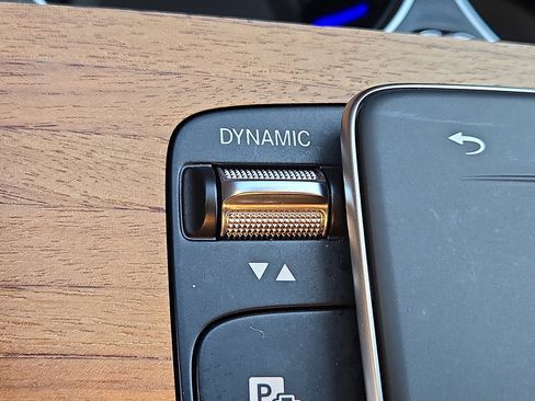 Used 2024 Mercedes-Benz GLE 350 4MATIC w/ AMG Line Exterior image 25